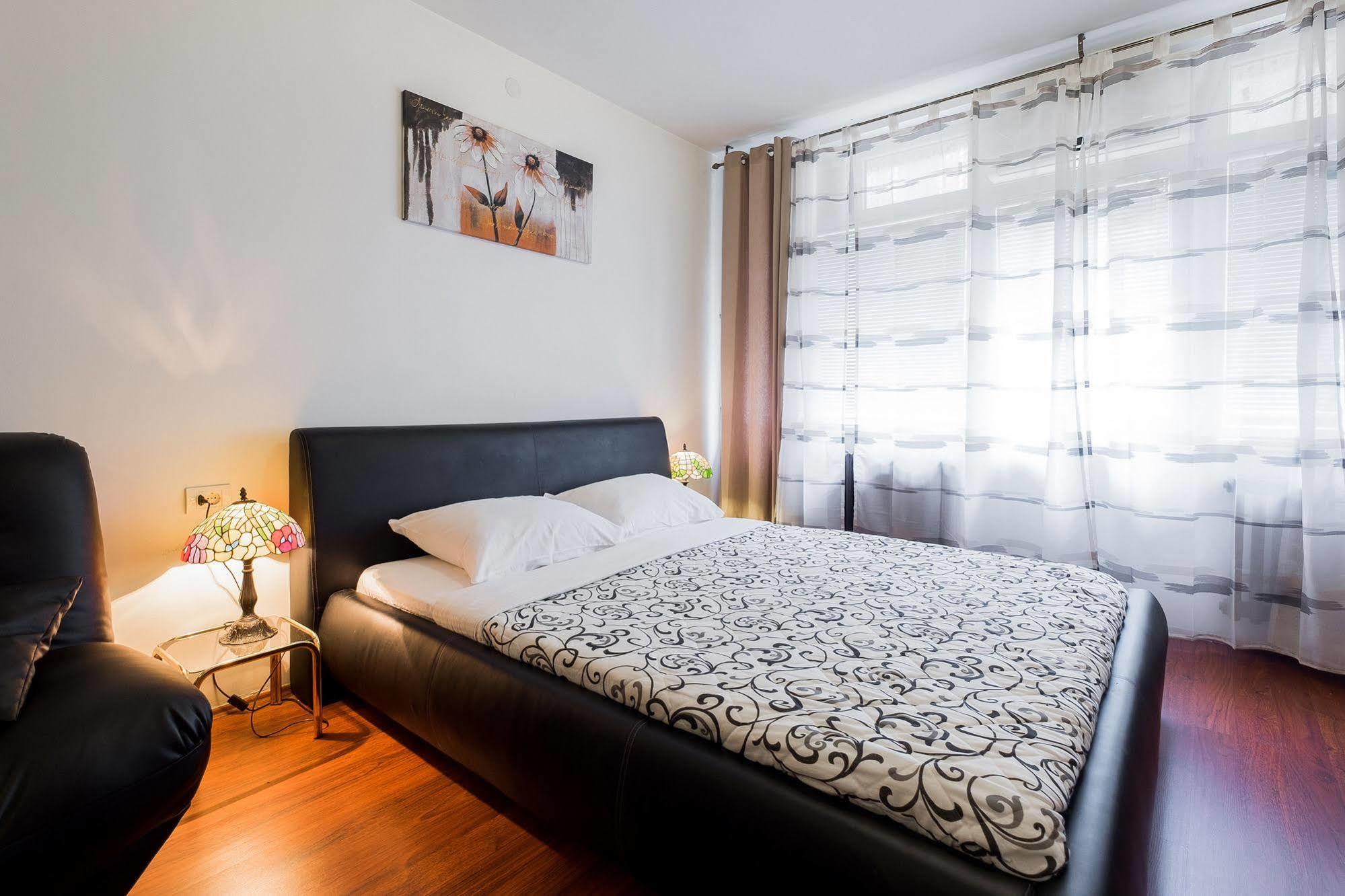 Downtown Apart Hotel Bane Belgrado Esterno foto