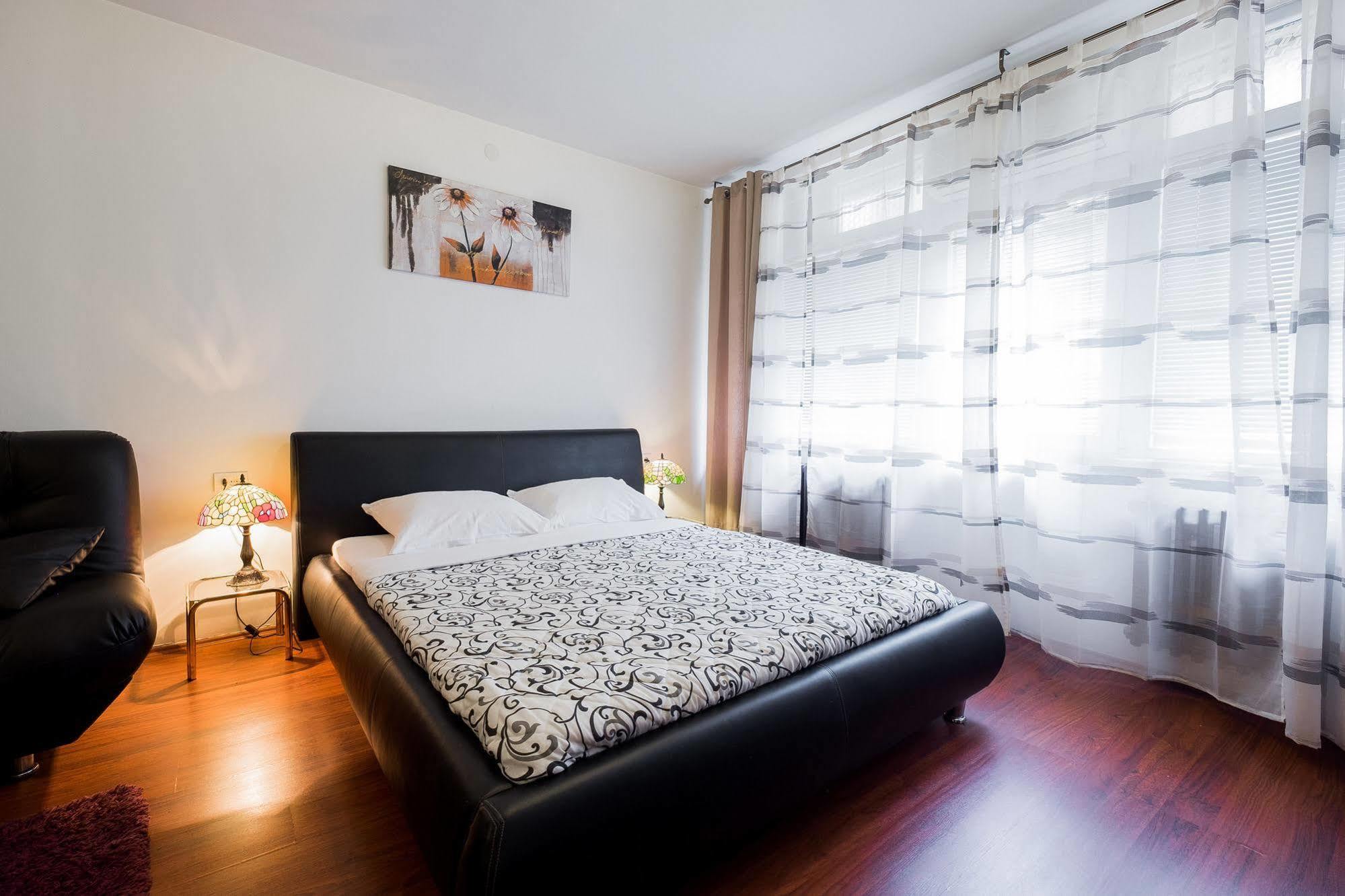 Downtown Apart Hotel Bane Belgrado Esterno foto