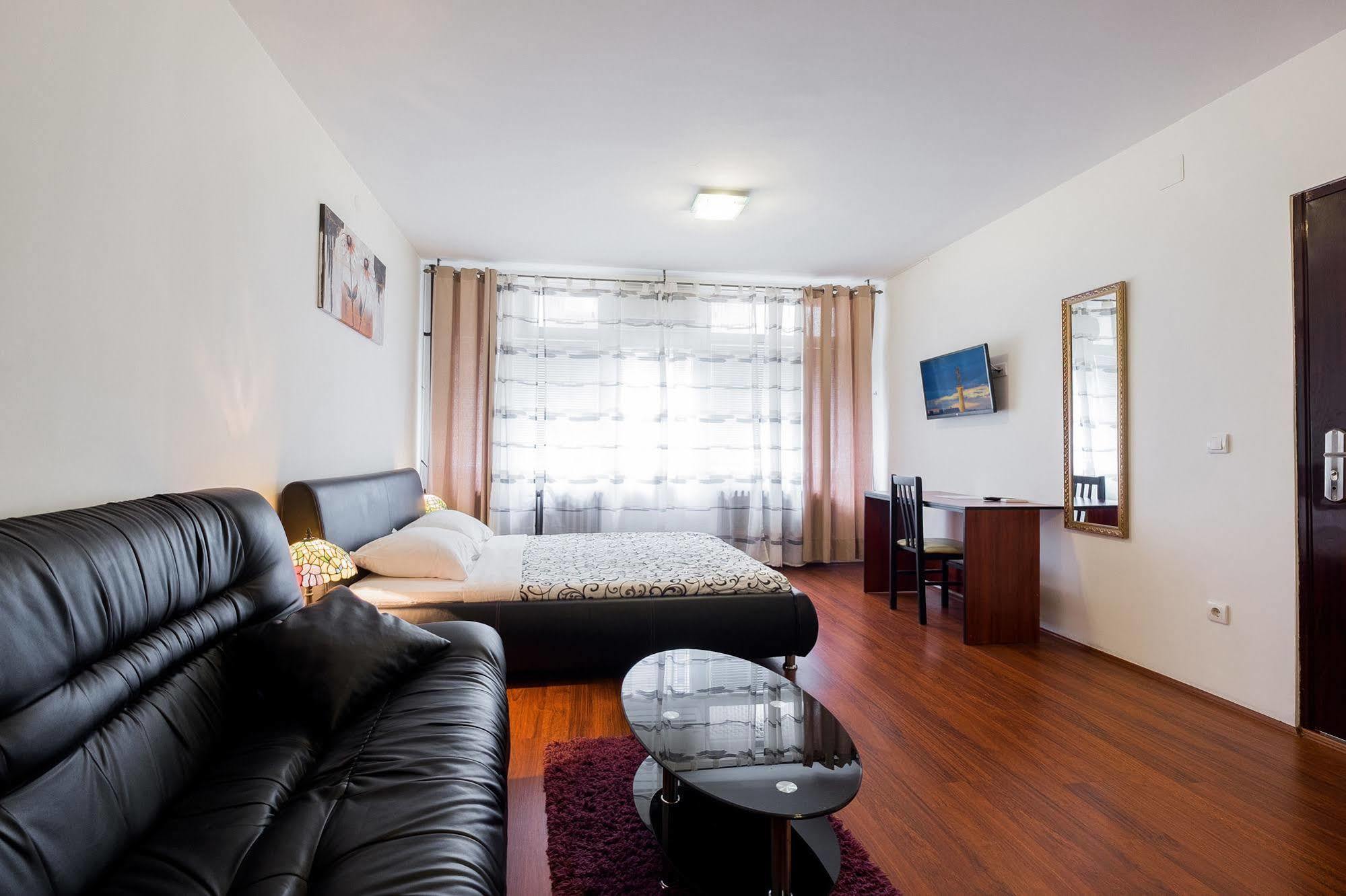 Downtown Apart Hotel Bane Belgrado Esterno foto